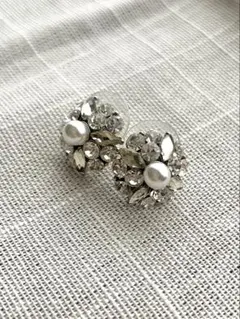 花モチーフビジューピアス　ウェディング　ブライダル　お呼ばれ　結婚式参列