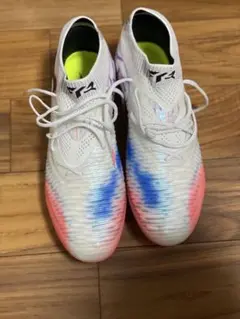 フューチャー 8 アルティメット FG　プーマホワイトPUMAサッカースパイク1