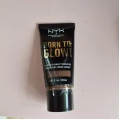 NYX BORN TO GLOW リキッドファンデーション 30mLのサムネイル