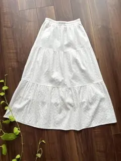 ホワイトフレアスカート（レース柄）