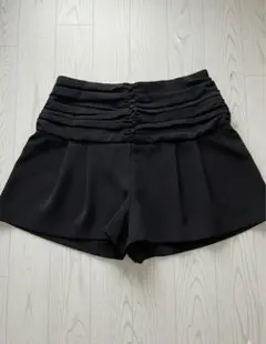 ZARA バックファスナーショートパンツ ブラック M 春夏向け きれいめ