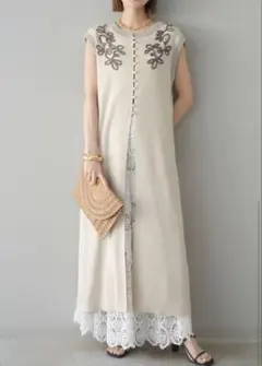 フロントスリットコード刺繍ニットワンピース/アイボリー