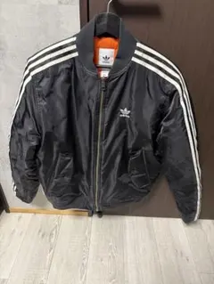 adidas ボンバージャケット 黒 オレンジ