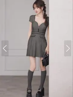 ラメフロントジップハイウエストプリーツミニドレス