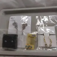 ピアスセット。フラワーデザイン 、 ジルコニアピアス全4点セット