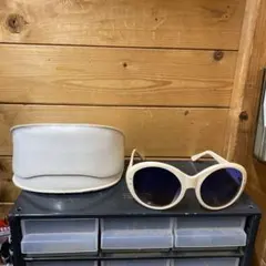 値下げ　オーバルタイプ SLY サングラス　アイボリー　ケース付き