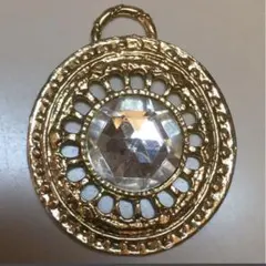 ゴールド 金色 クリスタルチャーム ペンダントトップ