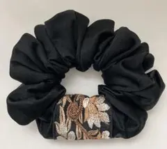 251)ハンドメイド インド刺繍リボン　シュシュ　大_黒2