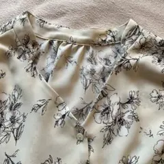URBAN RESEARCH 花柄 ロングワンピース 前開きのサムネイル