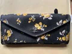 コーチ　レディース花柄　長財布