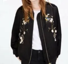 ZARA WOMAN スカジャンM ブラック　梅　ウグイス刺繍のサムネイル