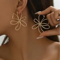 フラワーデザイン ゴールドピアス