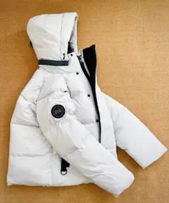 ホワイト ダウンジャケット フード付き