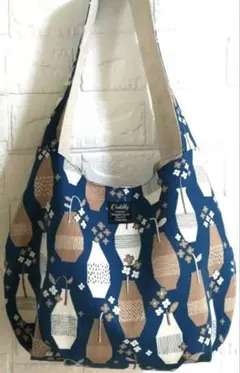 タイムセール⭕️肩掛けラウンドバッグ　花瓶柄　フラワーベース　綿麻キャンバス