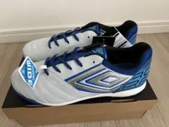 新品　umbro フットサルシューズ 24センチ ホワイト/ブルーのサムネイル