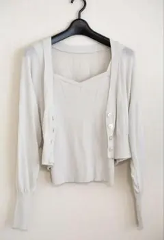 ナチュラルビューティーベーシック シアーカーデ＆ハートネックニットタンク グレー