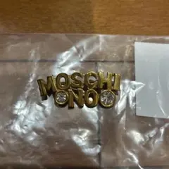 【新品未使用品】MOSCHINO ロゴ ブローチ ゴールドのサムネイル