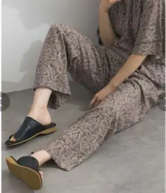 Lupilien リュレックスプリント ボタニカル＆ラメ糸 パンツ チャコールのサムネイル