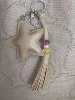 ベージュ 星形 キーホルダー フリンジ付き