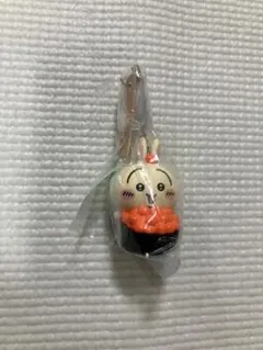 【らくらくメルカリ便】ちいかわ寿司　うさぎ　いくら　フィギュアキーホルダー
