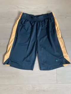 Nike /ナイキ　ダークグレー×オレンジ ショートパンツ