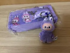 LABUBU ぬいぐるみペンダント（正規品）イニシャル？とふでばこポーチセット