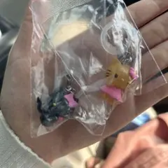ハローキティー　めじるしアクセサリー　2個セット