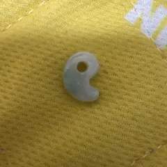 糸魚川翡翠　勾玉