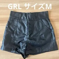 黒 フェイクレザー　ハイウエストショートパンツ
