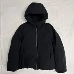 【美品】UNIQLO ユニクロ シームレスダウンパーカー 黒 ブラック フード付
