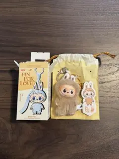 【正規品】LABUBU　PIN FOR LOVE イニシャルB