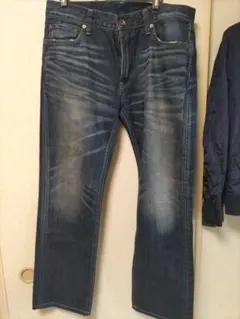 ユニクロ　レギュラー ストレートデニム S002