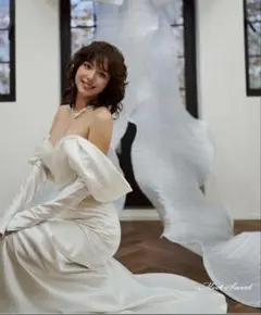 オフショルダー サテンウェディングドレス