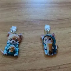 新品未使用のスマホ充電口に付けるチワワと猫のアクリルチャーム