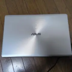 ASUS VivoBook F542U ノートPC