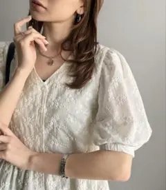 《AYA×クラシカルエルフコラボ》ショート丈花柄レース裾フリルブラウス　M