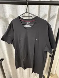 トミー・ヒルフィガー 黒 VネックTシャツ
