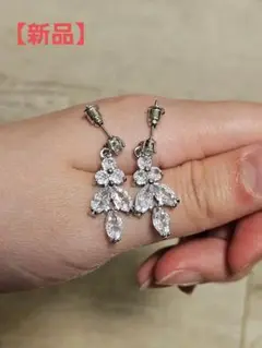 【新品】クリスタルフラワー ドロップピアス