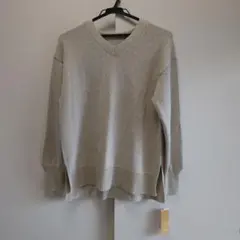 ベルーナ　Vネックニット　ラメ入り　Mのサムネイル