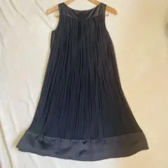 組曲　黒いノースリーブひざ丈ワンピース/M