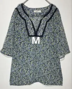 anysis 五分袖ブラウス Mサイズ 総柄　Ｖネック　春夏　透け感　フレア