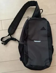adidas ボディバッグ 黒