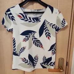 スポーティフ　カットソー Tシャツ　リーフ、ボタニカル柄のサムネイル