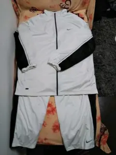 ＮＩＫＥ　セットアップ　ＸＸＬ　白✕黒