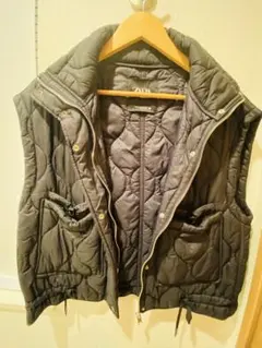 【お値下げしました】ZARA ブラックキルティング ダウンベスト黒