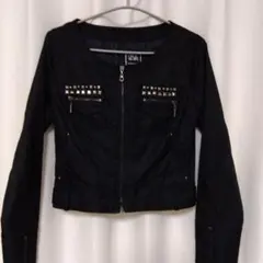 セシル・マクビー　スタッズ付き黒ノーカラージャケット