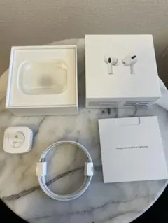 Apple AirPods Pro ホワイトの箱　充電器