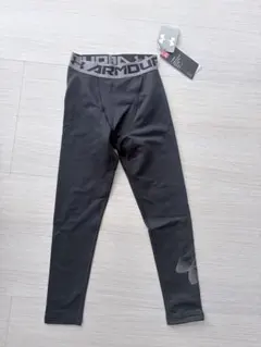 新品未使用！半額！アンダーアーマー　130cm