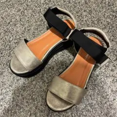 マーレマーレ　メタリック厚底サンダルのサムネイル