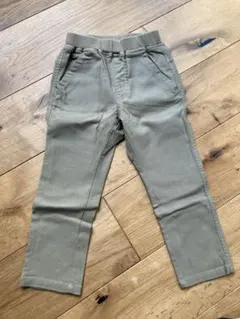 3can4onカーキ色パンツ